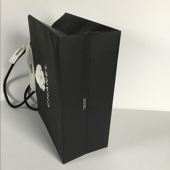 CHANEL - Picture 9 of 16